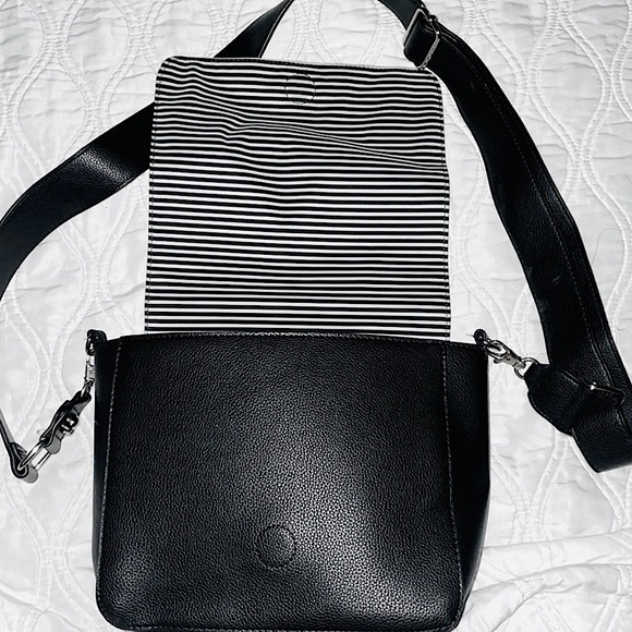 Disney black crossover Pin display purse - Picture 6 of 11